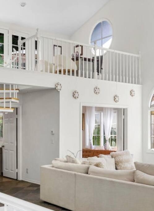 Stunning Mediterranean Mansion In Laurel Canyon لوس أنجلوس المظهر الخارجي الصورة