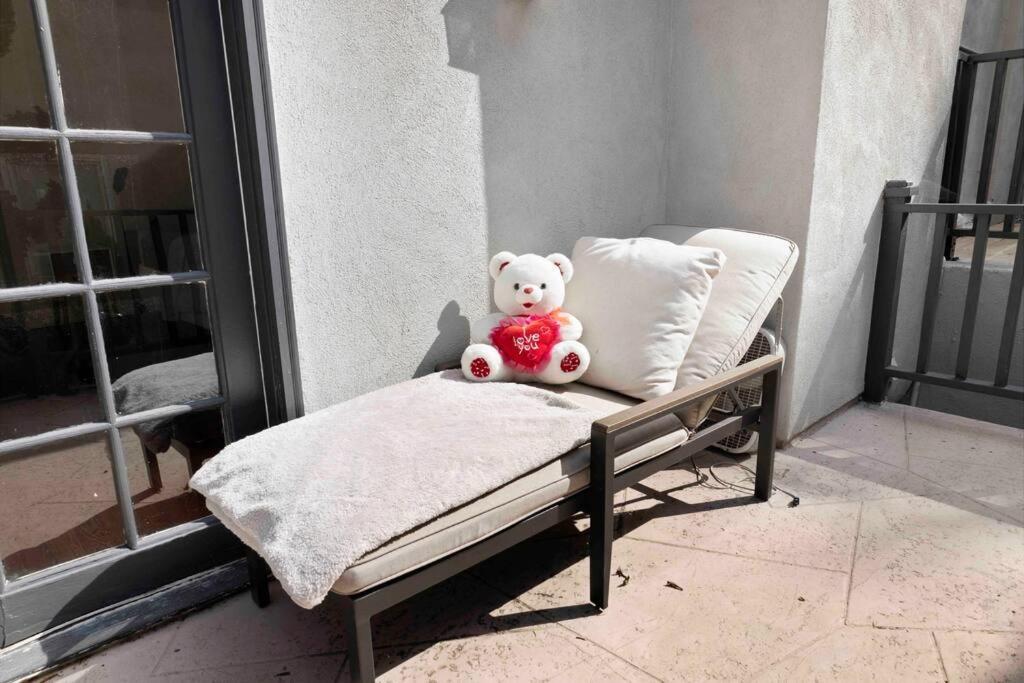 Stunning Mediterranean Mansion In Laurel Canyon لوس أنجلوس المظهر الخارجي الصورة