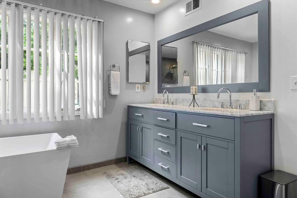 Stunning Mediterranean Mansion In Laurel Canyon لوس أنجلوس المظهر الخارجي الصورة