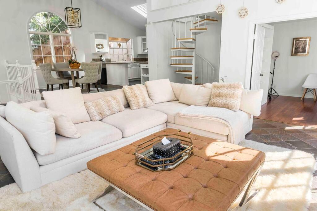 Stunning Mediterranean Mansion In Laurel Canyon لوس أنجلوس المظهر الخارجي الصورة